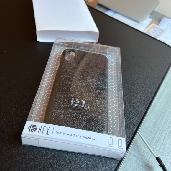 Hex Black Leather Shield Wallet for iPhone Xs NIB - Picture 3 of 4